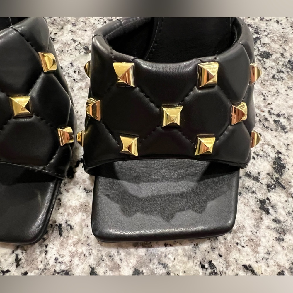 Elegant Black and Gold Heels with Studded Design size 7.5 - Picture 4 of 6